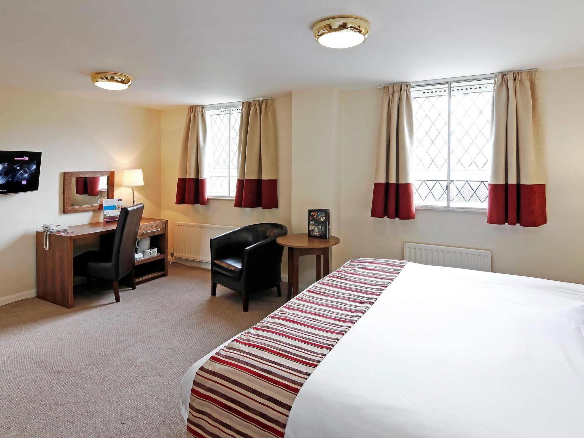 Wolverhampton Goldthorn Hotel Buitenkant foto